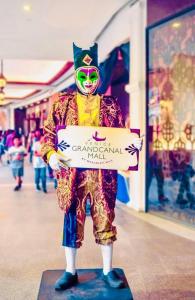 10G Cozy Condo at Park McKinley West near Venice Mall