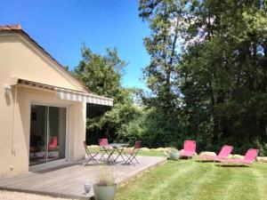 Maisons de vacances Maison Confortable, Plain Pied avec Terrasse, Proche de Saint Martial de Nabirat, Perigord Noir - FR-1-616-242 : photos des chambres