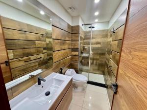 Apto lujoso luminoso y moderno al lado de M40 y GREEN TOWER