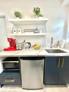 Private Lakeside Master Suite - Explore San Franciscos Urban Nature Galore