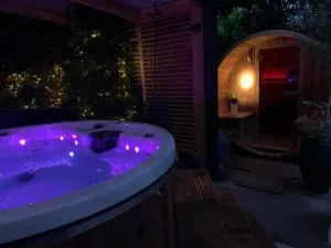 Ruime Villa met Hottub Sauna en Gamesroom - Westerhaar-Vriezenveensewijk
