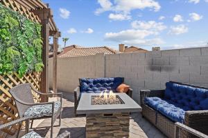 Relaxing 5br W Heated Pool, Billiards & Foosball