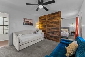 Relaxing 5br W Heated Pool, Billiards & Foosball