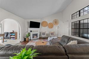 Relaxing 5br W Heated Pool, Billiards & Foosball