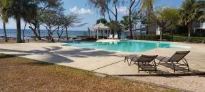 Holiday Sunset Beach Villa - Pamplemousses Village