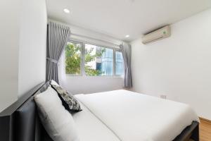 Tan Son Nhat Airport Apartment by SABAY