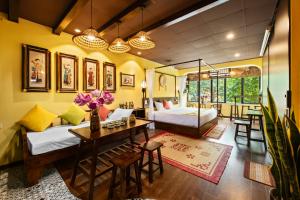 Old Quarter Lux Boutique Railview Retreat
