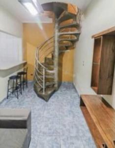 Casa mobiliada, ampla e arejada