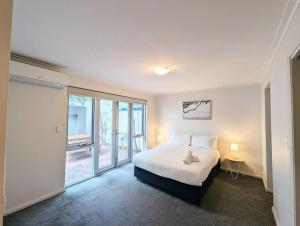 Bright & Conveniently Located Townhouse