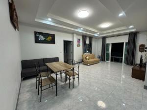 3-Bedroom Chiang Mai House with Parking & Garden