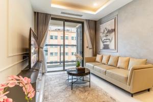 De Lux Madison Best Central 2 Bedrooms 2 Baths, Pool Gym