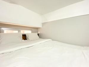 Minimalist and Homey Studio at Transpark Juanda Bekasi Timur Apartment By Travelio