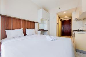 Cozy and Nice Studio Apartment at Sky House BSD By Travelio