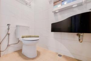 Cozy and Nice Studio Apartment at Sky House BSD By Travelio