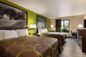 Queen Room with Two Queen Beds - Non-Smoking room in Super 8 by Wyndham Germantown/Milwaukee