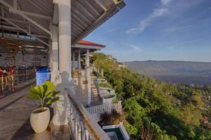 Colosseum Kintamani With mountain view