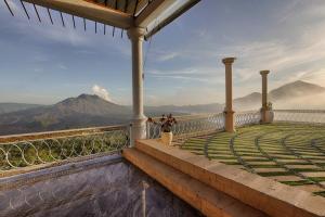 Colosseum Kintamani With mountain view