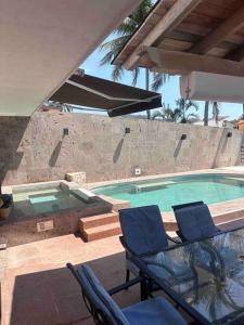 Casa en el canal barra de navidad con 5 recamaras - 4hvězdičkové hotely ve městě Barra de Navidad