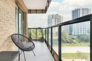 Nowa Letnica Apartment with Balcony & Parking Arena Gdańsk by Noclegi Renters