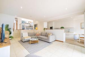 The Moorings 23 4 Cromarty Rd air con pool and waterfront