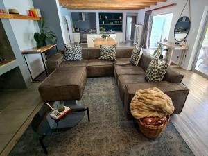 Central Stellenbosch Home (4 bed, pool & inverter)