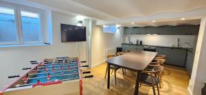 Maisons de vacances Belle maison de ville, 7 couchages, centrale : photos des chambres