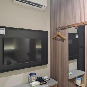 Urban Inn, Myra Meranti