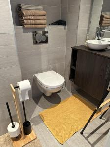 Downtown free parking cozy apartment