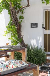 LIMASSOL AKROTIRI BEACH VINE COTTAGE a