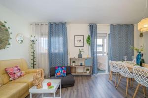 EST 22-Amplio apartamento en pleno centro JUNTO AL MAR, WIFI FIBRA, PARKING