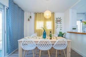 EST 22-Amplio apartamento en pleno centro JUNTO AL MAR, WIFI FIBRA, PARKING