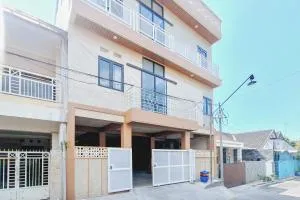 RedDoorz near Malang Creative Center - 卡朗洛