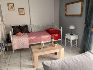 Chrisoupoli Cheerful 2 Bd Apt with Balcony