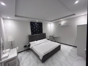 شقة رواق اربع غرف نوم بصالة انيقة