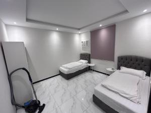 شقة رواق اربع غرف نوم بصالة انيقة