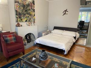 Large Double Bedroom 10 minutes to Central London