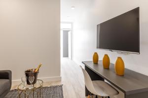 Artistic Escape in Woodstock: Mountain Views Pool