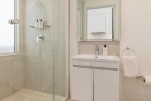 Artistic Escape in Woodstock: Mountain Views Pool