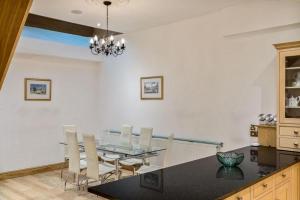 Specious Family Kensington 5-Bed House Sleeps 10 2 pls request