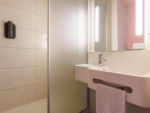 Hotels B&B HOTEL Clermont-Ferrand Nord Riom : photos des chambres