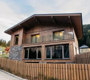 Grand Chalet Lacu Rosu - 红湖