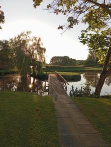 Sodyba Prie Tvenkinio