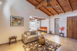 ELIVAAS 6 BHK with Balcony & Lake View - Antarmann Casa Zenith