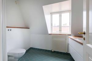 2BR with Amazing City Skyline View