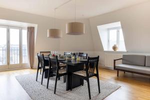 2BR with Amazing City Skyline View