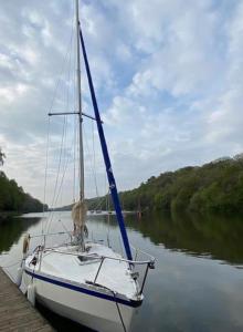 Cosy Sailing Boat Mariko