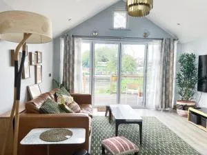 Beautiful&quite warehouse - 泰丁敦