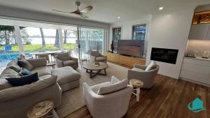 Lake Sabai - Waterfront and private pool