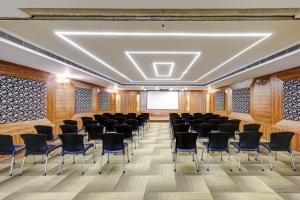 Treebo Blak & Wite Rk Beach