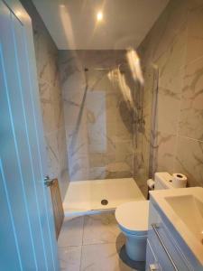 Sloane modern 2 bedroom seafront Apartment